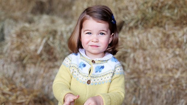 Princezna Charlotte na fotce, kterou vyfotila a zveejnila vvodkyn Kate u pleitosti druhch narozenin sv dcery. (2017)