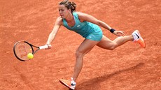 Barbora Strýcová dobíhá míček v utkání proti Kateřině Siniakové na turnaji... Barbora Strýcová dobíhá míček v utkání proti Kateřině Siniakové na turnaji...