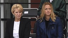 editelka turnaje Prague Open Petra ernoková (vlevo) a Petra Kvitová sledují...