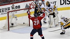 JE TAM. Lars Eller z Washingtonu se raduje z puku v síti Pittsburghu. JE TAM. Lars Eller z Washingtonu se raduje z puku v síti Pittsburghu.