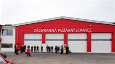 Hasiči se na karlovarském letišti dočkali lepší záchranné požární stanice. Hasiči se na karlovarském letišti dočkali lepší záchranné požární stanice.