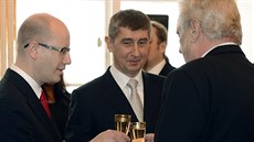 Zleva premiér Bohuslav Sobotka, ministr financí Andrej Babiš a prezident Miloš... Zleva premiér Bohuslav Sobotka, ministr financí Andrej Babiš a prezident Miloš...