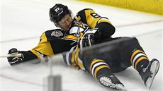 Zranný hokejista Sidney Crosby ve tetím zápase mezi Washingtonem a...