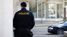 Policisté zasahují v pražském sídle FAČR (na snímku). (3. května 2017) Policisté zasahují v pražském sídle FAČR (na snímku). (3. května 2017)
