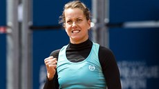 Barbora Strýcová v duelu s Julii Görgesovou. Barbora Strýcová v duelu s Julii Görgesovou.