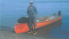 Otakar Štěrba mimo jiné plul po řekách z Krakova až na Čukotku. Snímek s loďkou... Otakar Štěrba mimo jiné plul po řekách z Krakova až na Čukotku. Snímek s loďkou...