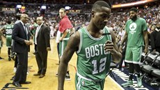 Terry Rozier z Bostonu míí do atny, práv byl vylouen.