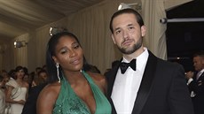 Thotná Serena Williamsová a Alexis Ohanian na Met Gala (New York, 1. kvtna...