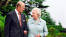 Britský princ Philip a královna Albta II. na procházce v Romsey (2007)