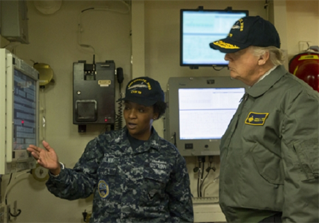 Americký prezident Donald Trump na návtv letadlové lod USS Gerald R. Ford.