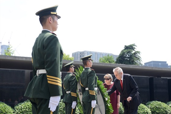 Prezident Milo Zeman uctil jako jeden z prvních státník obti nankingského...