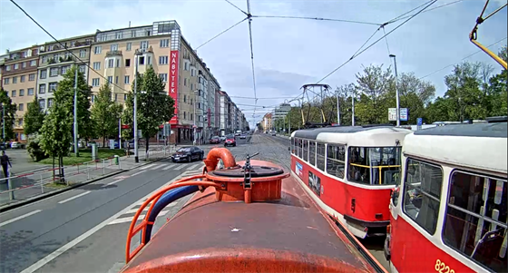 Mazací tramvaj znovu vyrazila do ulic. Krom své základní funkce nyní mí i...