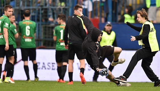 Jablonetí fotbalisté díky gólu Mehanovie v derby v Liberci odvrátili poráku...