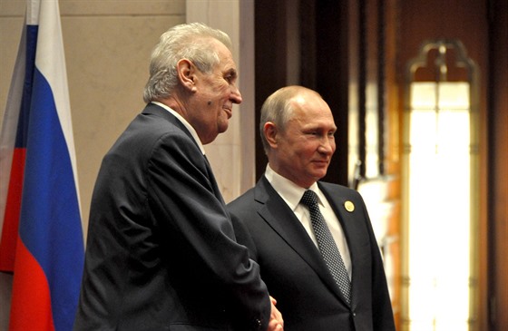 Prezident Milo Zeman pi schzce s Vladimírem Putinem, která se konala v...