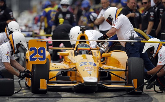 Fernando Alonso bhem tréninku na závod Indy 500