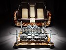 Design tpána Marka. Sedaka je vytvoena ze zadní  lavice vozu Rolls Royce. 