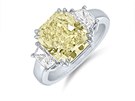 Prsten se lutým diamantem