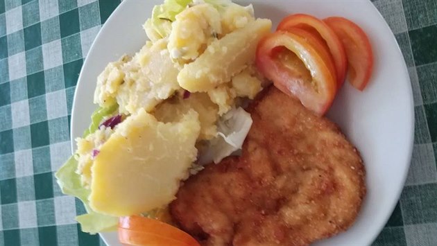 Fotografie jednoho z jídel zveřejněná nespokojenými studenty olomouckého... Fotografie jednoho z jídel zveřejněná nespokojenými studenty olomouckého...