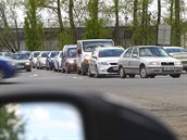 Na křižovatce Rantířovské a Žižkovy ulice na okraji Jihlavy jsou dlouhé kolony... Na křižovatce Rantířovské a Žižkovy ulice na okraji Jihlavy jsou dlouhé kolony...