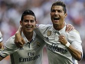 Cristiano Ronaldo a James Rodriguez se raduj z glu Realu do st Sevilly.