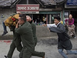 ZMIZELÝ VDCE. Tibeané v exilu sehrávají pi protestech v indické Dharamsale...