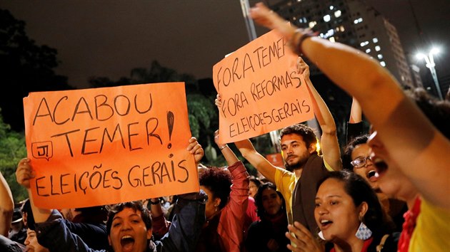 Brazilci demonstruj za sesazen prezidenta Michela Temera. (17.5. 2017)