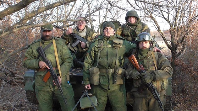 Begemot (uprosted) a Kavkaz (vlevo) na ukrajinsk front v listopadu 2015