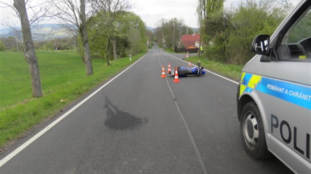 Pi nehod na Karlovarsku se tce zranil motork.