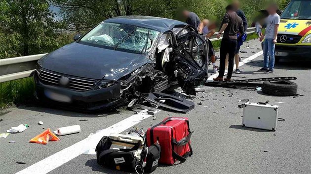 Nehoda t aut na tahu z Brna do Vdn si vydala deset zrannch lid (14. kvtna 2017).
