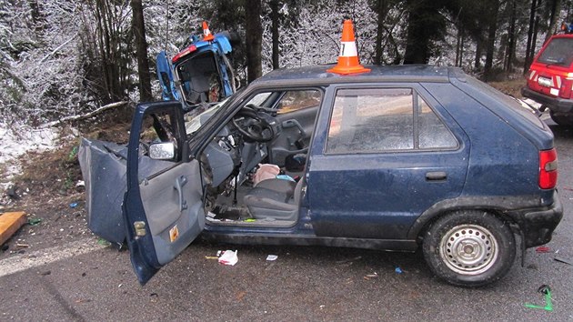 U Naidel se 22. ledna 2014 v jednu hodinu odpoledne srazila ti osobn auta. Jeden z idi zemel, jeho spolujezdkyn se zranila.