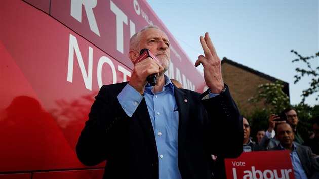 Jeremy Corbyn bhem kampan v Sheffieldu