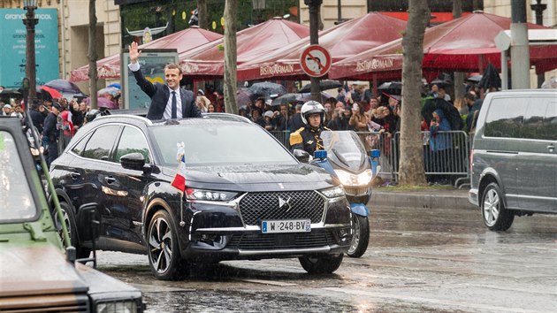 Emmanuel Macron, nov francouzsk prezident, pedstavil pi promend po Elysejskch polch po sv inauguraci novinku francouzsk znaky DS.