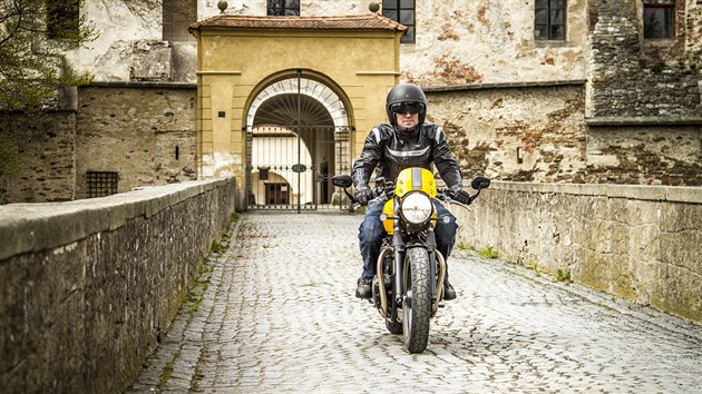 Triumph Bonneville Street Cup