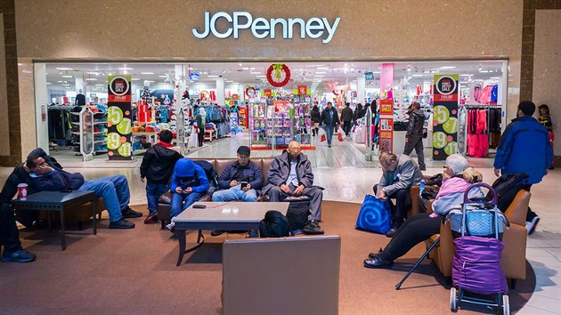 etzec J.C. Penney uzave 138 obchod.