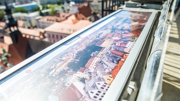 Na panoramatickch fotografich, kter podil na budjovick dominant Milan Binder, jsou oslovny a ve tyech jazycch popsny nejdleitj orientan body.