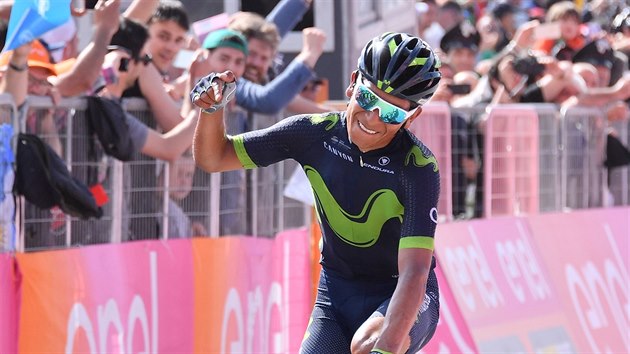 VTZ! Nairo Quintana ovldl devtou etapu Gira dItalia a dostal se do rovho trikotu.