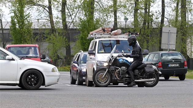 Na kiovatce Rantovsk a ikovy ulice na okraji Jihlavy jsou dlouh kolony na dennm podku. Zpodn tu nabraj i autobusy MHD. Msto m v plnu j upravit a osadit ji semafory.