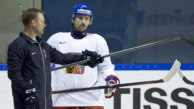 Tom Plekanec a trenr brank Petr Jaro (vlevo) na trninku hokejov reprezentace