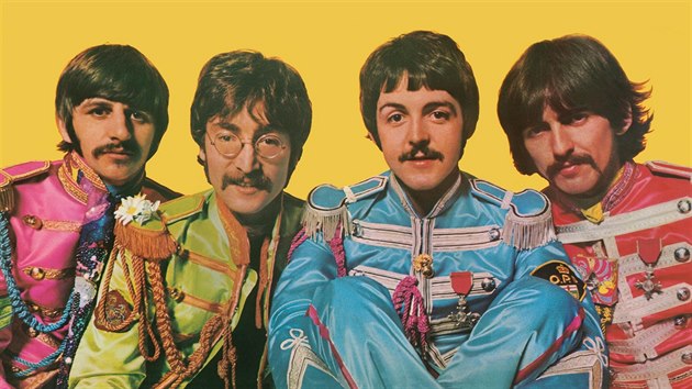 Beatles v uniformch uitch pro obal desky Sgt. Peppers Lonely Hearts Club Band