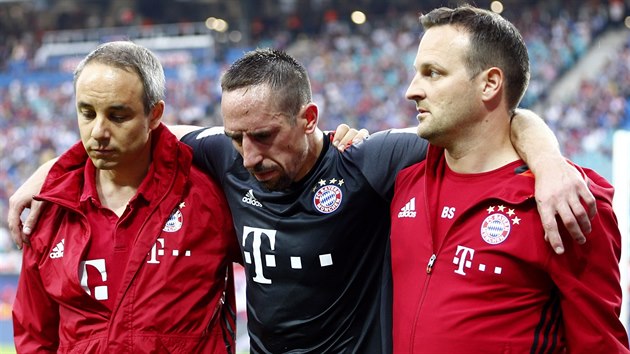 Franck Ribery z Bayernu Mnichov kvli zrann nedohrl duel s Lipskem, hit opustil ve 44. minut.