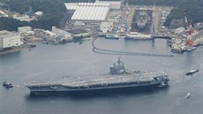 Americká letadlová lo USS Ronald Reagan v japonském pístavu Kjódó (16. kvtna...