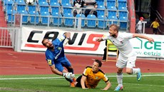 Ostravský záloník Tomá Miola stílí Sokolovu první gól.