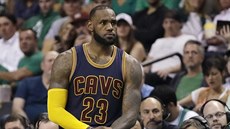 LeBron James z Clevelandu pi utkání proti Bostonu.