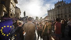 Lidé pokračují v demonstraci proti Andreji Babišovi a Miloši Zemanovi na... Lidé pokračují v demonstraci proti Andreji Babišovi a Miloši Zemanovi na...