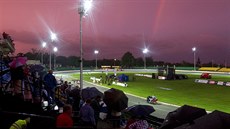 Na plochodrážním stadionu Markéta nedaleko Břevnovského kláštera se často... Na plochodrážním stadionu Markéta nedaleko Břevnovského kláštera se často...