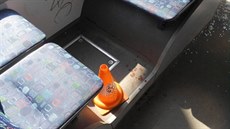 Auto vjelo do kiovatky, idi ujel. V autobusu se zranilo est lidí.