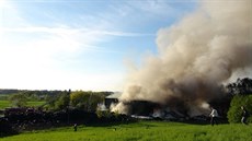 Požár skladu pneumatik u D1 (10.5.2017). Požár skladu pneumatik u D1 (10.5.2017).