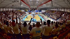 Momentka z finále ligy basketbalisté Dín - Nymburk zachycuje tribuny...