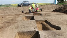 Na trase posledního chybjícího úseku dálnice D1 naplno pracují archeologové....