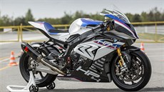 BMW HP4RACE je superlehký díky kombinaci titanu a hliníku, i na kolech. BMW HP4RACE je superlehký díky kombinaci titanu a hliníku, i na kolech.